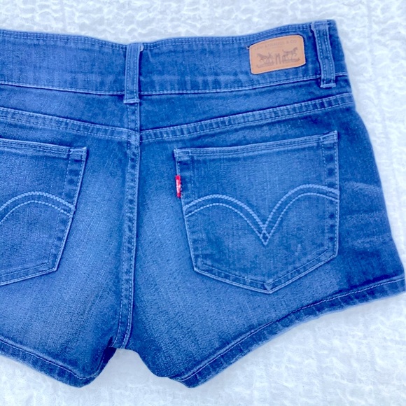 Jr 7 Waist 30” LEVIS ‘Shorty Short’ Jean Cutoff Hem Shorts - Picture 13 of 16